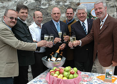 Apfelschaumwein Pr&auml;sentation