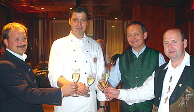 Anstoss mit Apfelschaumwein